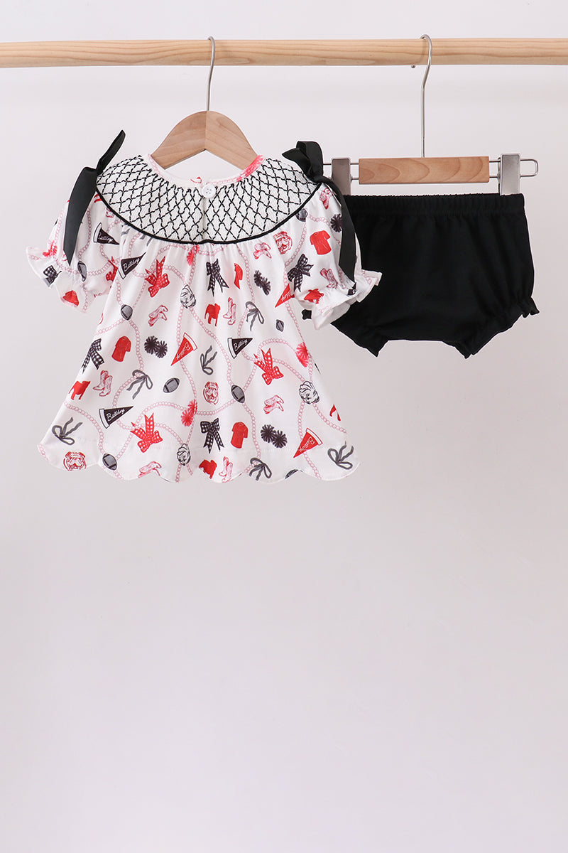 The Bulldawgs and Bows set